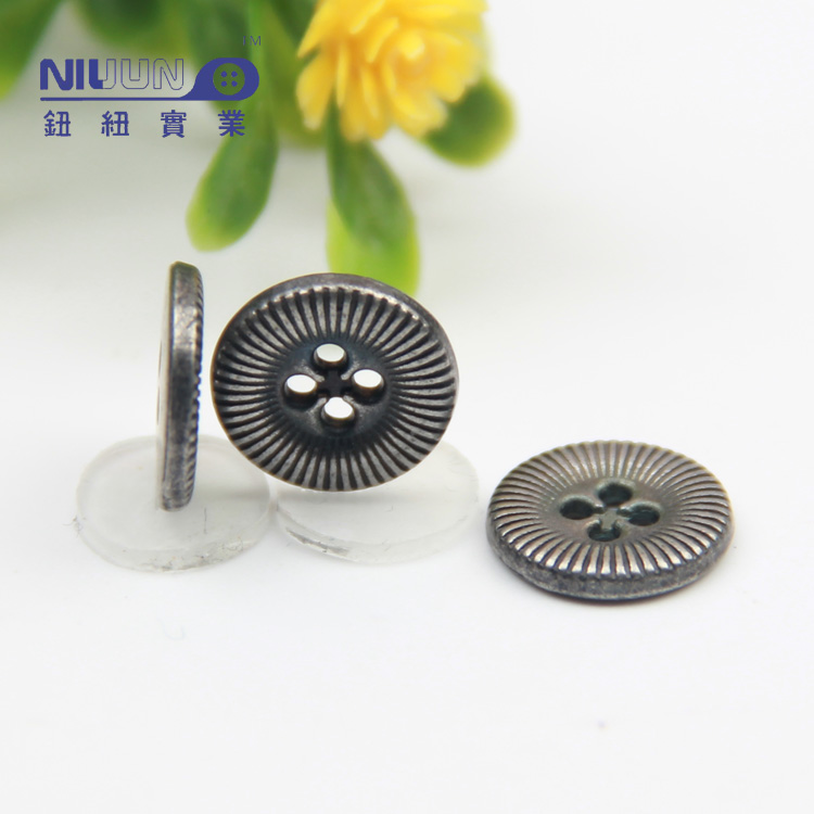 东莞钮纽工厂四孔钮 —— 稳固耐用，时尚必备 - 网站